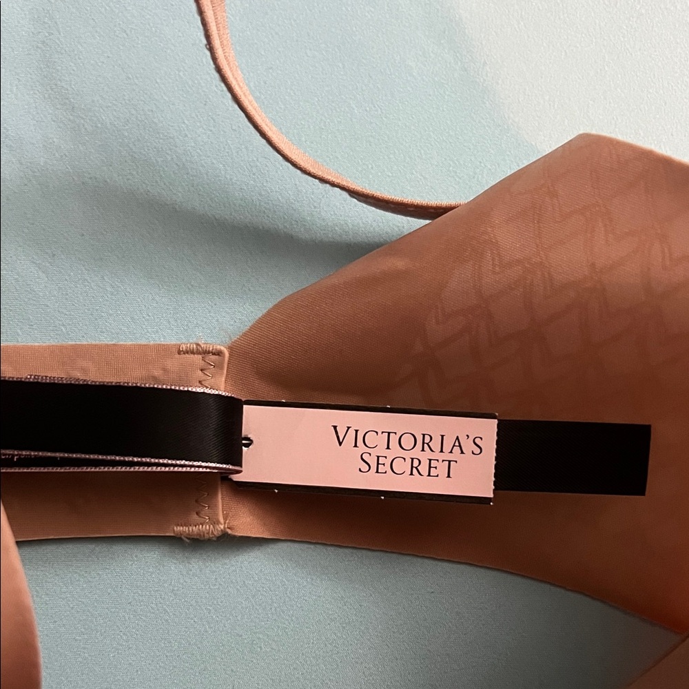 NWT Victoria's Secret Black and Nude Bra Duo - Picture 2 of 3